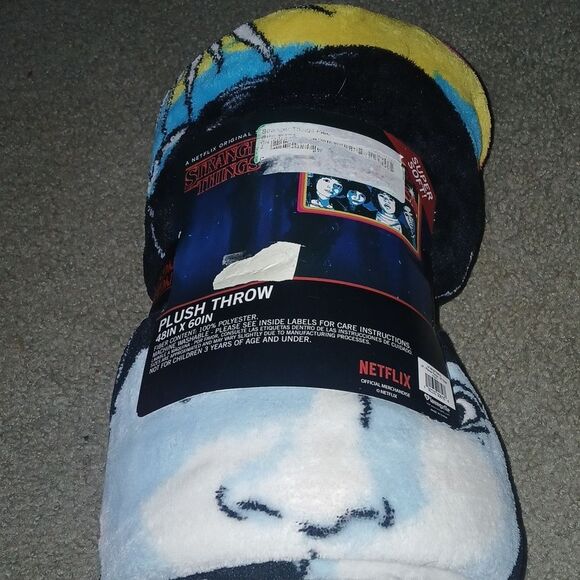 Stranger Things blanket throw  Sz 48x60  NEW - Picture 1 of 3
